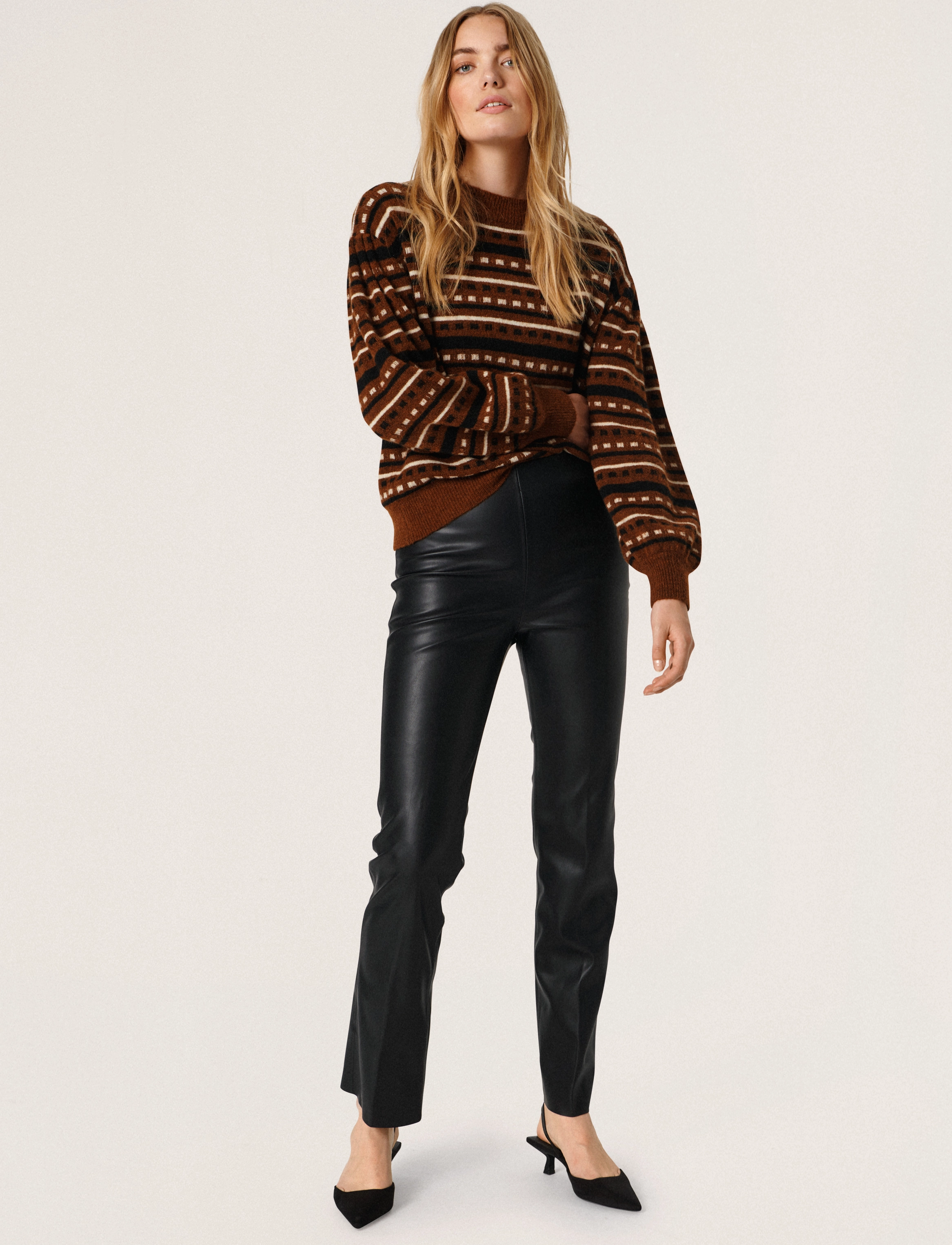 Soaked - SLKaylee Straight Pants - nahkpüksid - black - 3