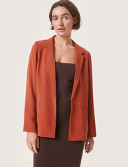 Soaked in Luxury - SLShirley Blazer LS - party wear at outlet prices - auburn - 2