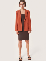 Soaked in Luxury - SLShirley Blazer LS - party wear at outlet prices - auburn - 3