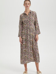 Soaked in Luxury - SLVioletta Shirt Dress - skjortekjoler - silver fern florals - 3