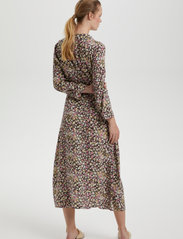Soaked in Luxury - SLVioletta Shirt Dress - skjortekjoler - silver fern florals - 4