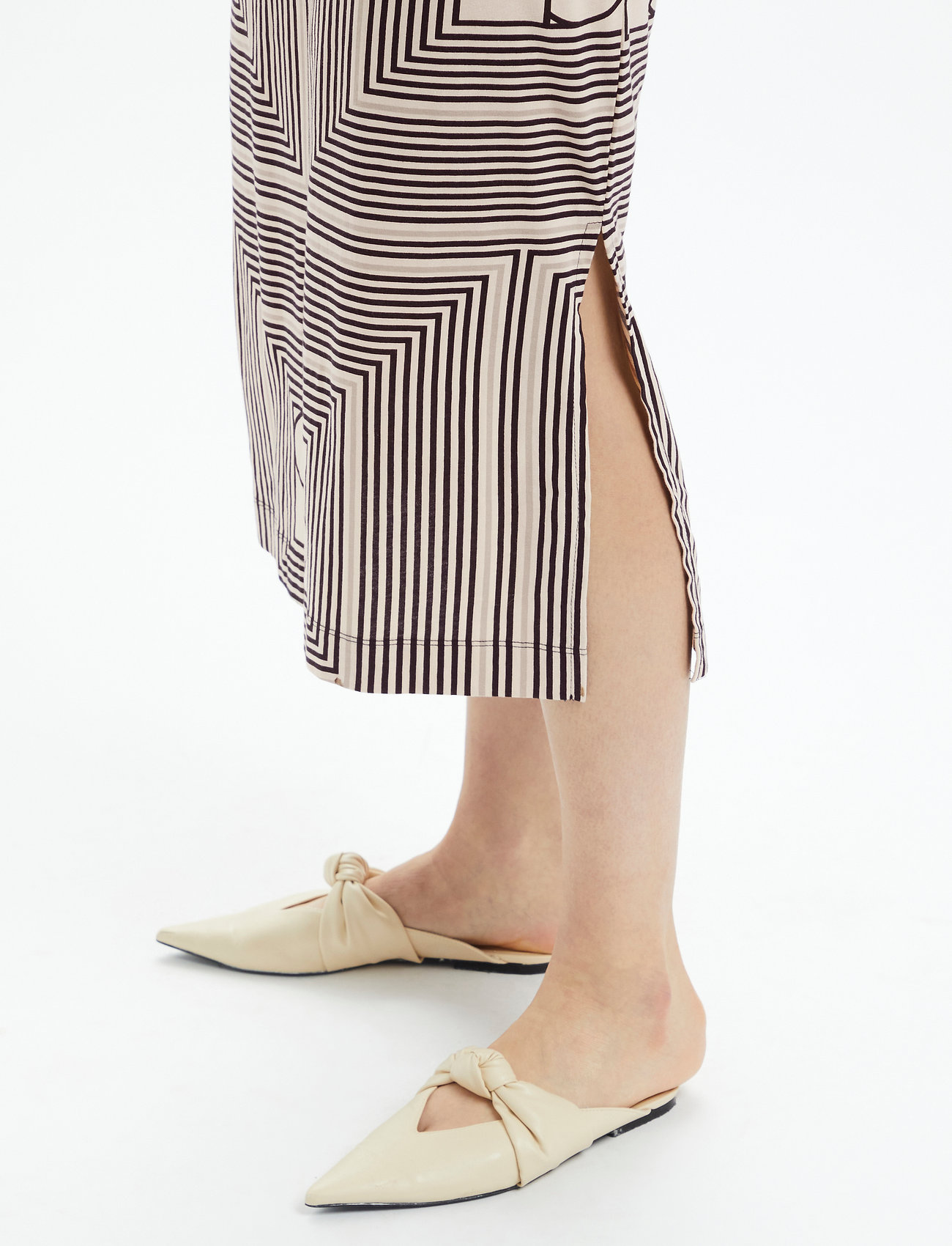Soaked in Luxury - SLEve Dress SS - black monogram print - 5
