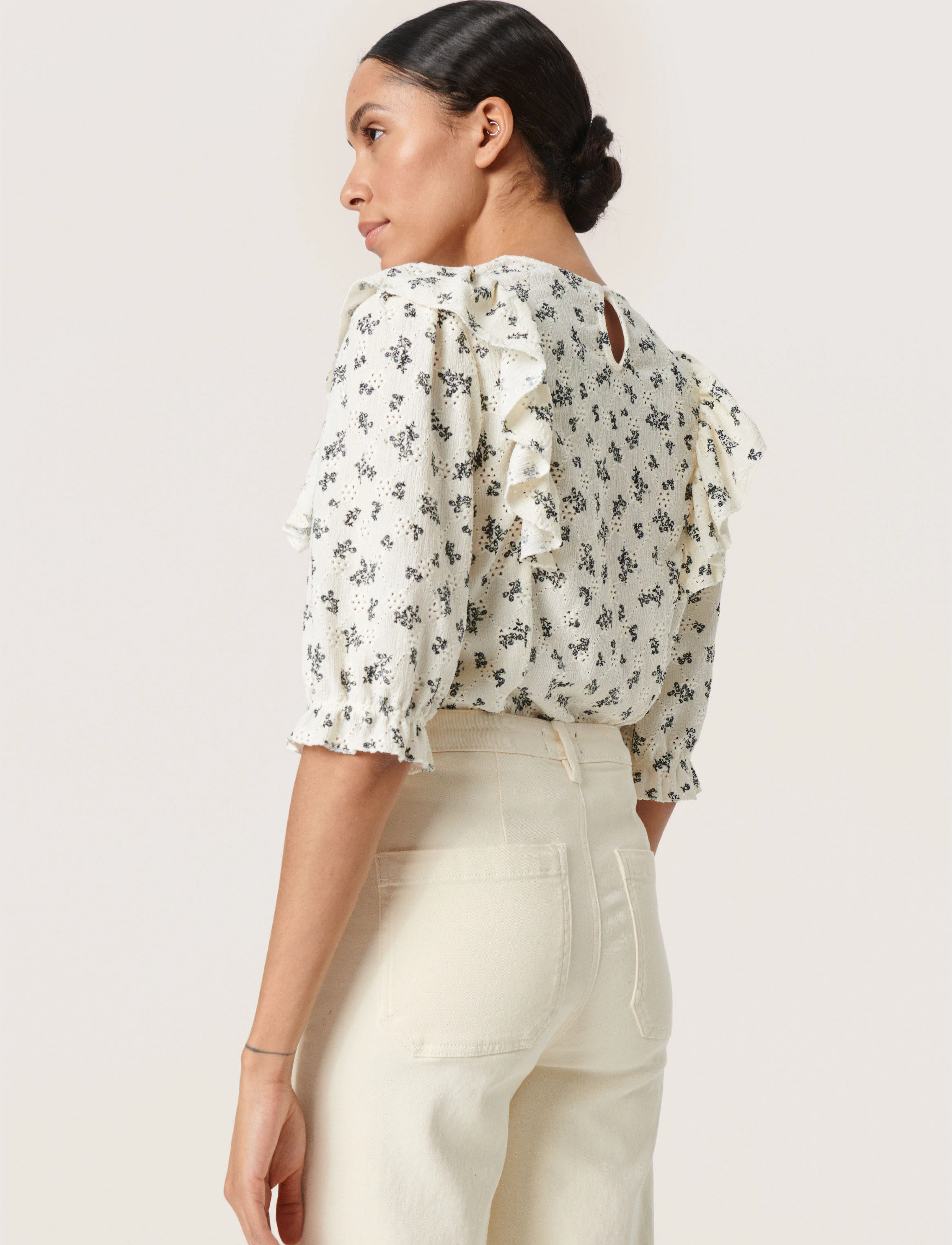 Soaked in Luxury - SLSuzie Blouse SS - white seed capsule print - 4