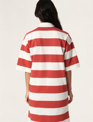Soaked in Luxury - SLBambina Dress SS - t-shirt-kleider - baked apple & white stripe - 4