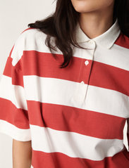 Soaked in Luxury - SLBambina Dress SS - t-shirt-kleider - baked apple & white stripe - 5