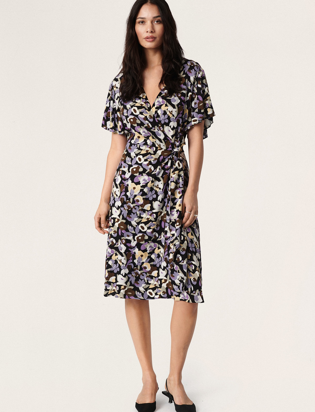 Soaked in Luxury - SLCindra Gaby Dress - black graphic flower print - 3