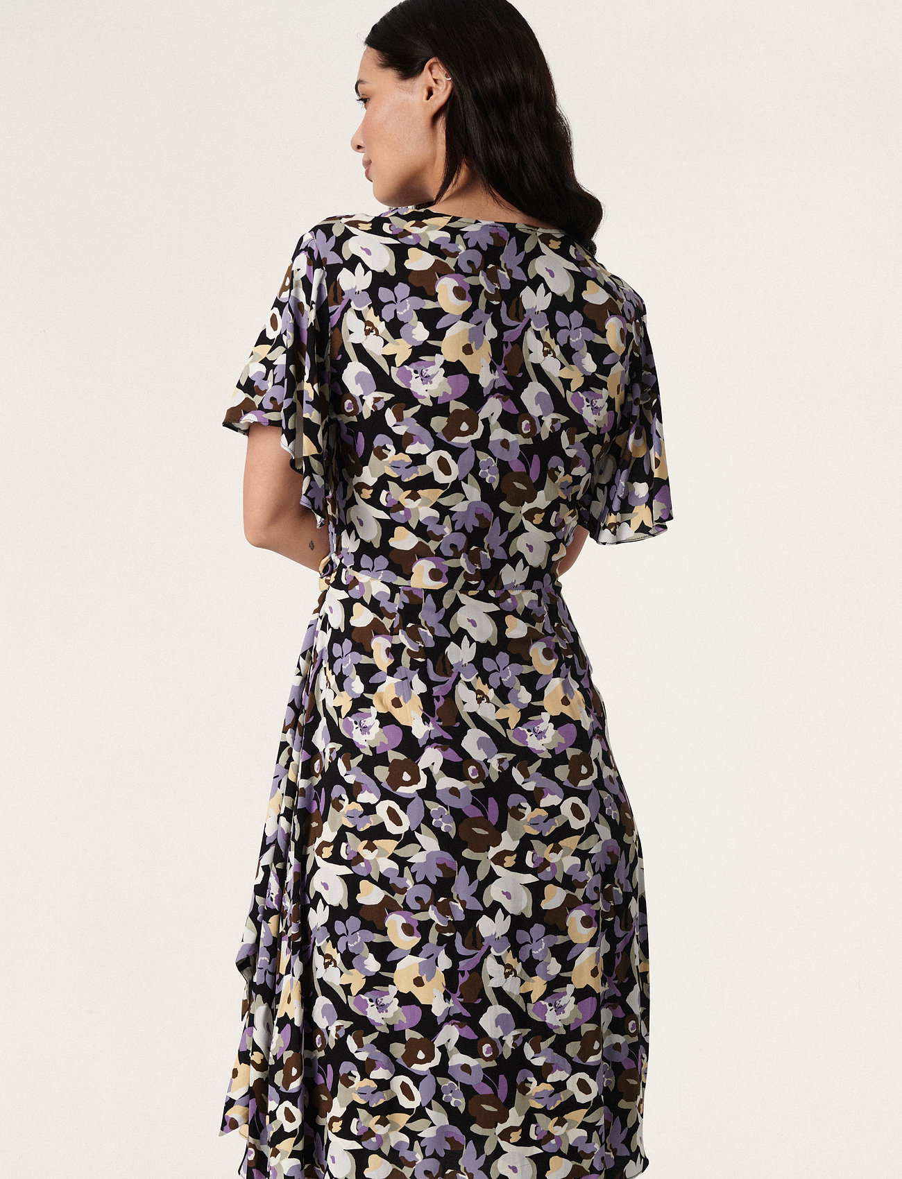 Soaked in Luxury - SLCindra Gaby Dress - black graphic flower print - 4