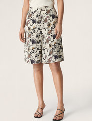Soaked in Luxury - SLBruna Shorts - casual shorts - birch ethnic print - 2