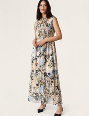 Soaked in Luxury - SLOlympia Dress - maxi kjoler - parsnip abstract print - 5