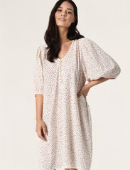 Soaked in Luxury - SLNaiah Dress - korte kjoler - white cherry flower - 2