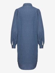 Soaked in Luxury - SLNatasja Shirt Dress - teksakleidid - medium blue denim - 1