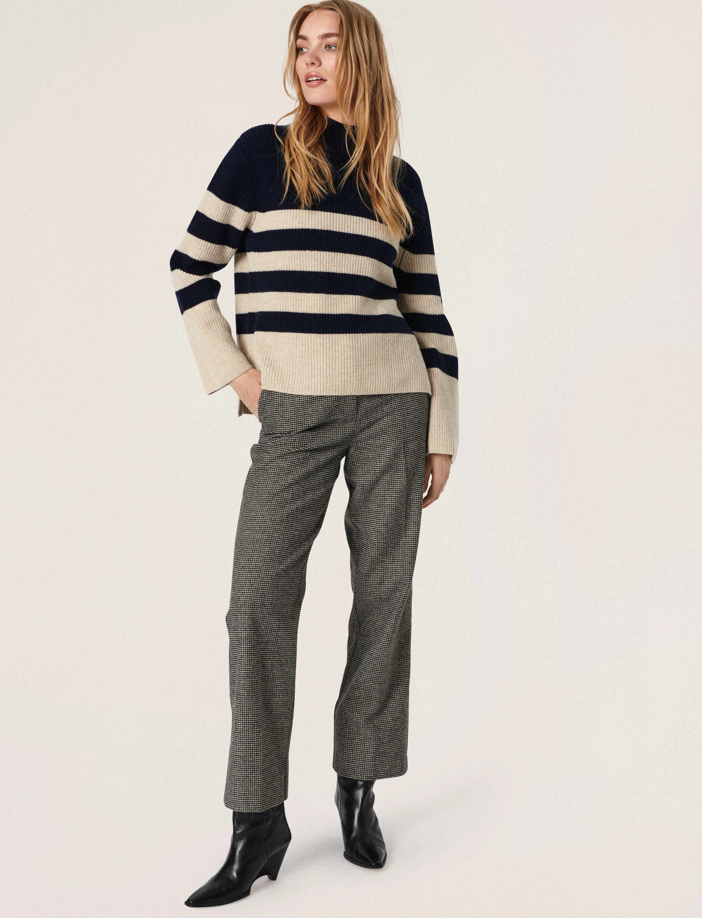 Soaked in Luxury - SLMolina Stripe Pullover LS - night sky w sandshell stripe - 3