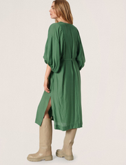 Soaked in Luxury - SLAminah Dress - skjortklänningar - dark ivy - 6