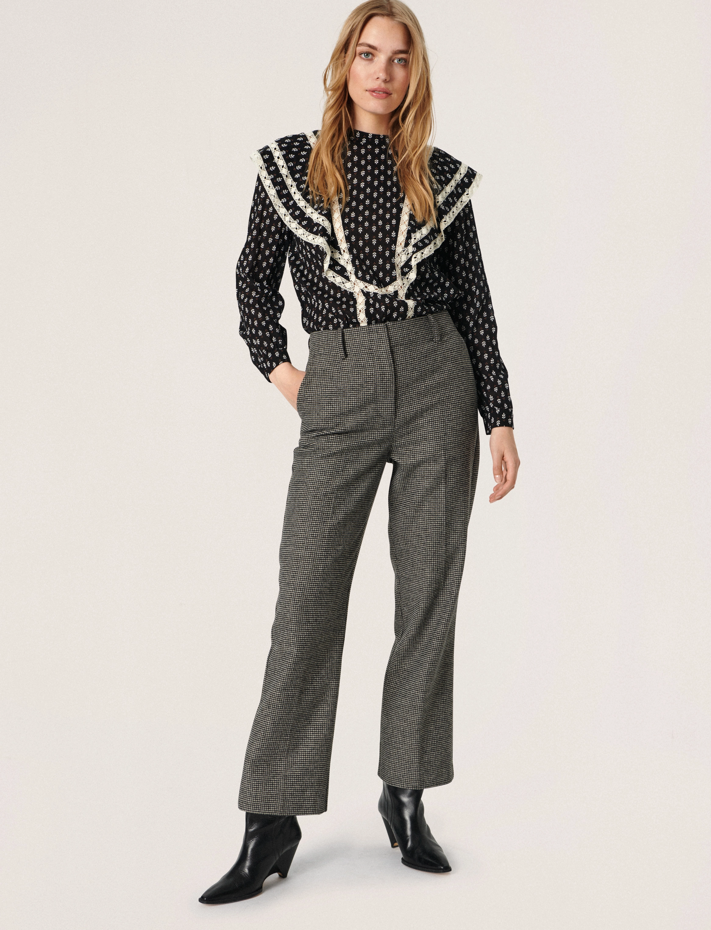 Soaked in Luxury - SLLinetta Blouse LS - black block print - 3