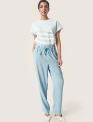Soaked in Luxury - SLShirley Tapered Pants - straight leg trousers - corydalis blue - 3