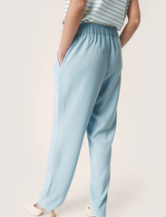 Soaked in Luxury - SLShirley Tapered Pants - bukser med lige ben - corydalis blue - 4