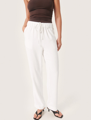Soaked in Luxury - SLShirley Tapered Pants - spodnie proste - whisper white - 2