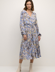 Soaked in Luxury - SLChrishell Midi Dress - midi kjoler - allure abstract print - 2