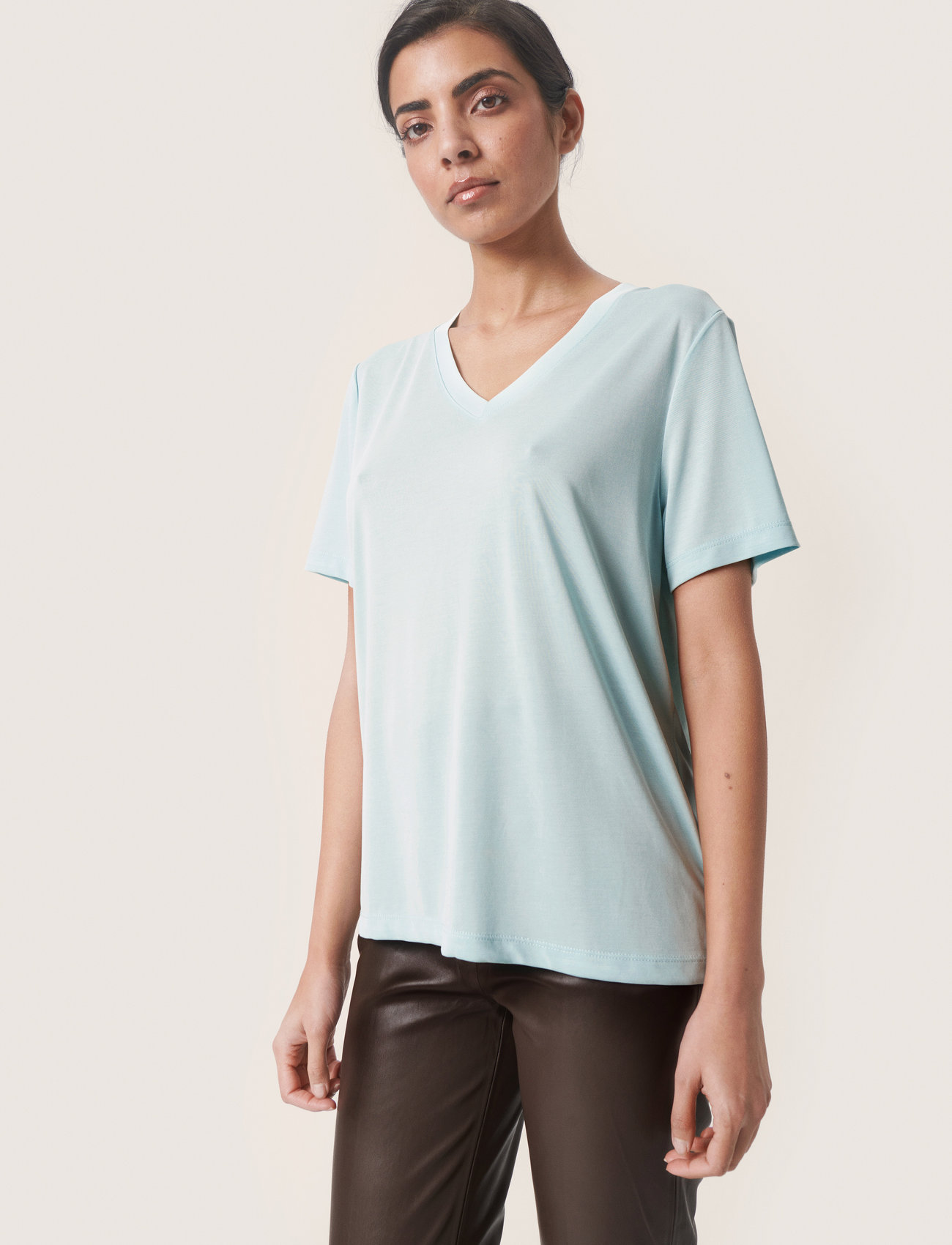 Soaked in Luxury - SLColumbine Loose Fit V-Neck SS - t-shirts - corydalis blue - 0