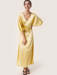 Soaked in Luxury - SLEvita Dress - midikleider - dusky citron - 3