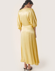 Soaked in Luxury - SLEvita Dress - midikleider - dusky citron - 4
