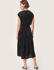 Soaked in Luxury - SLLayna Dress - midi kjoler - black - 4