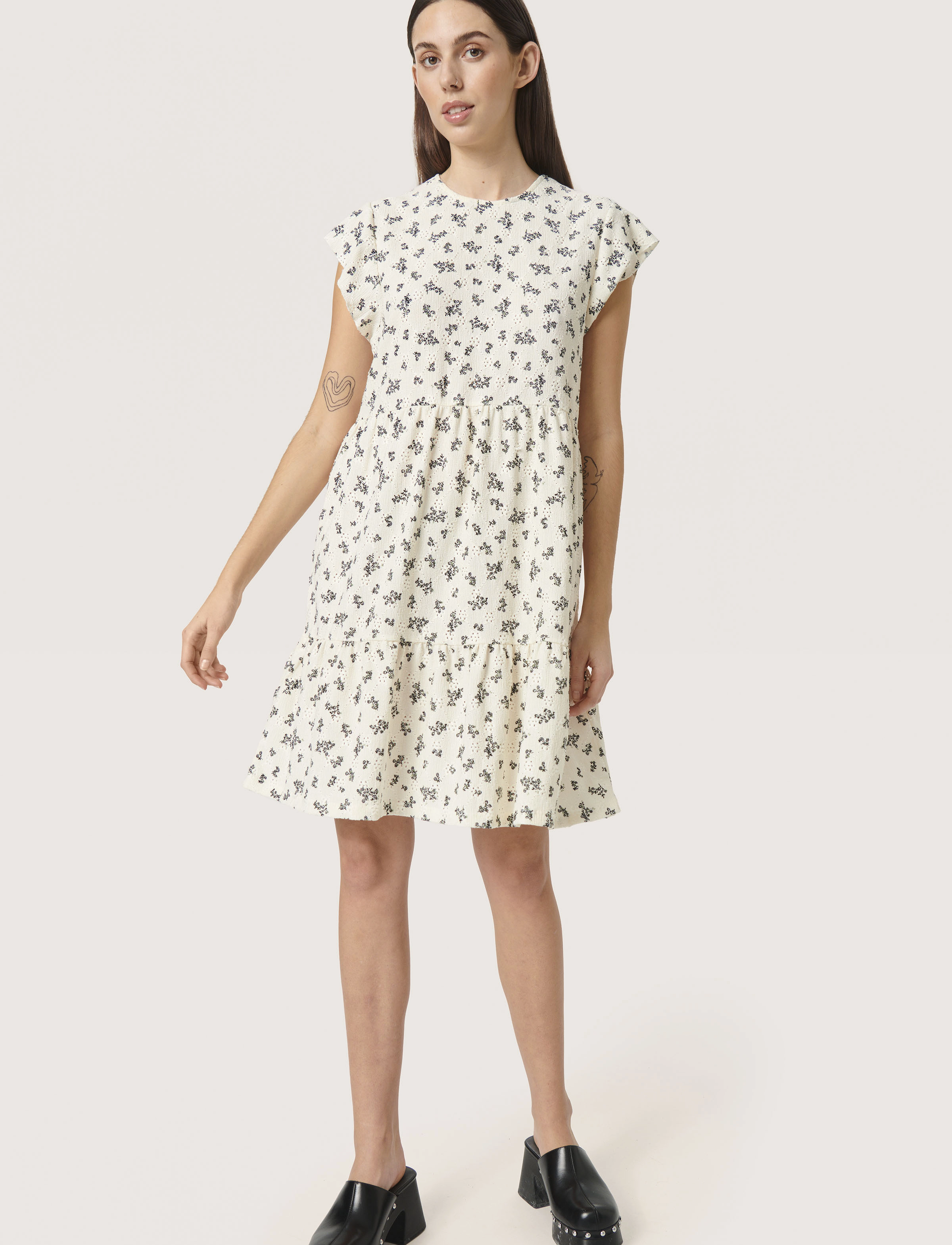 Soaked in Luxury - SLSuzie Ingvild Dress SS - white seed capsule print - 3