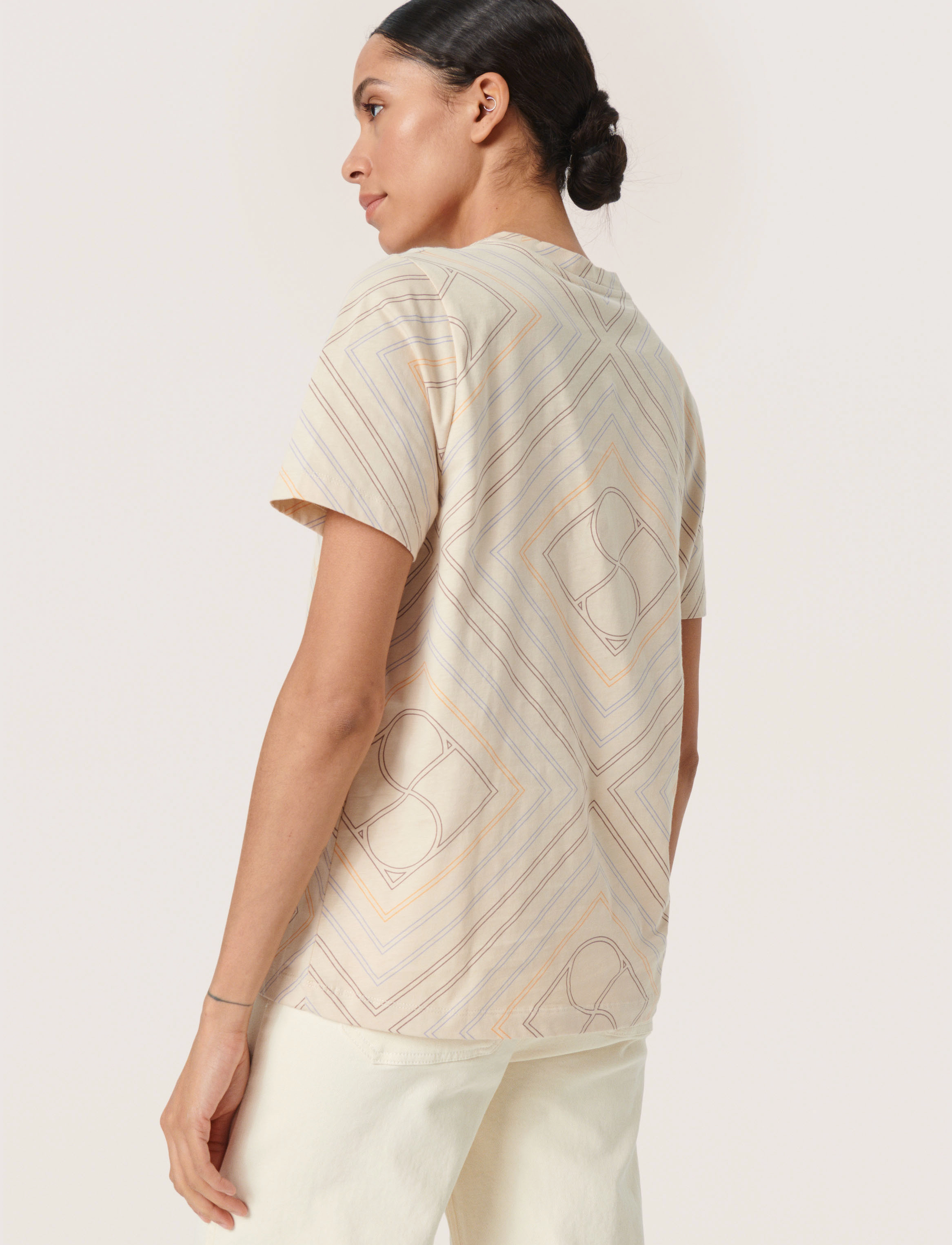 Soaked in Luxury - SLEve Loose Fit Tee SS - sandshell large monogram print - 4