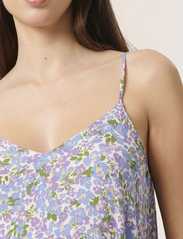 Soaked in Luxury - SLZaya Strap Dress - vasarinės suknelės - lavender flickering floral - 5