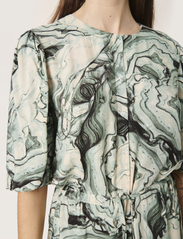 Soaked in Luxury - SLLivinna Midi Dress - skjortekjoler - loden green marble print - 5