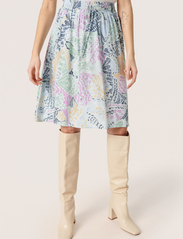 Soaked in Luxury - SLLivinna Ilio Skirt - midi kjolar - multicolored butterfly print - 2