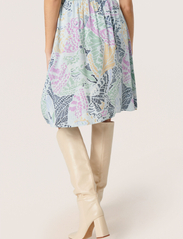 Soaked in Luxury - SLLivinna Ilio Skirt - midi kjolar - multicolored butterfly print - 4