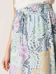 Soaked in Luxury - SLLivinna Ilio Skirt - midi nederdele - multicolored butterfly print - 5