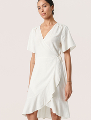 Soaked in Luxury - SLRosaline Wrap Dress - sommerkjoler - whisper white - 2