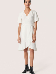 Soaked in Luxury - SLRosaline Wrap Dress - sommerkjoler - whisper white - 4