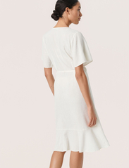 Soaked in Luxury - SLRosaline Wrap Dress - sommerkjoler - whisper white - 5