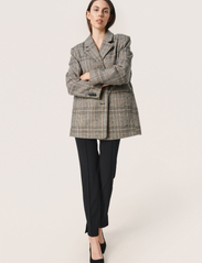 Soaked in Luxury - SLChicka Checked Blazer - party wear at outlet prices - classic check - 3