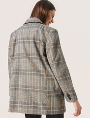 Soaked in Luxury - SLChicka Checked Blazer - party wear at outlet prices - classic check - 4