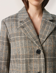 Soaked in Luxury - SLChicka Checked Blazer - party wear at outlet prices - classic check - 5
