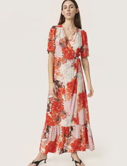 Soaked in Luxury - SLIndre Karven Maxi Dress - omlottklänningar - grenadine watercolour print - 3