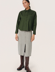 Soaked in Luxury - SLAdriana Shirt LS - langärmlige hemden - kombu green - 2