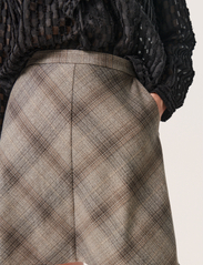 Soaked in Luxury - SLStorie Yara Skirt - korte nederdele - hot fudge checks - 5