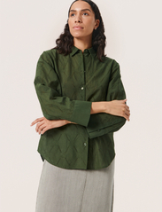 Soaked in Luxury - SLWillie Shirt LS - langærmede skjorter - kombu green - 1