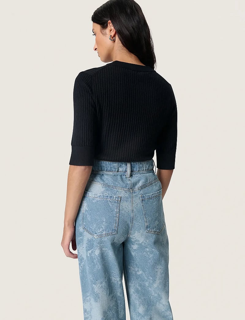 Soaked in Luxury - SLSpina Tee - t-shirts - black - 4