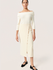 Soaked in Luxury - SLIndianna Offshoulder Pullover - t-shirts met lange mouwen - pearled ivory - 3