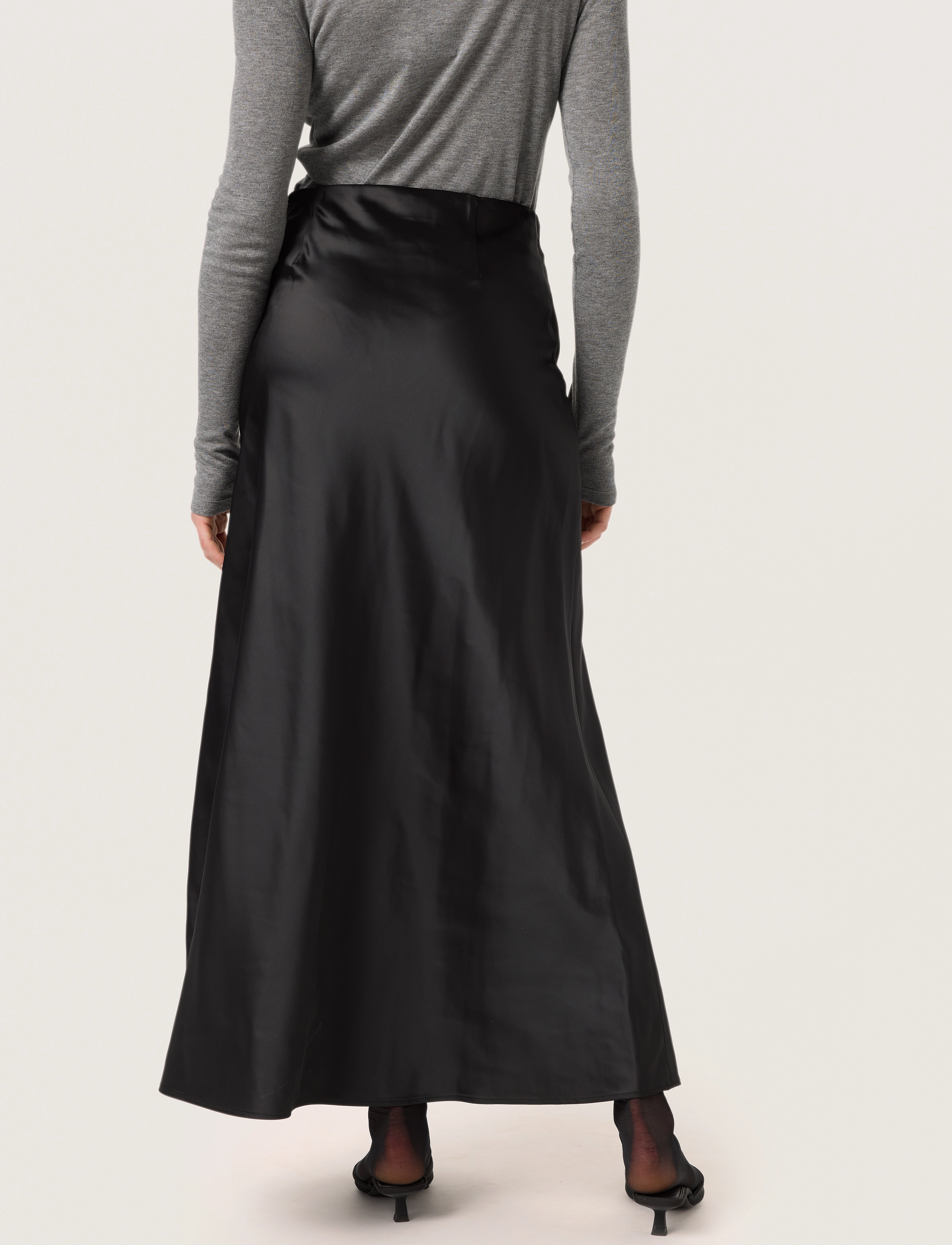 Soaked - SLAnna Skirt - satengskjørt - black - 4