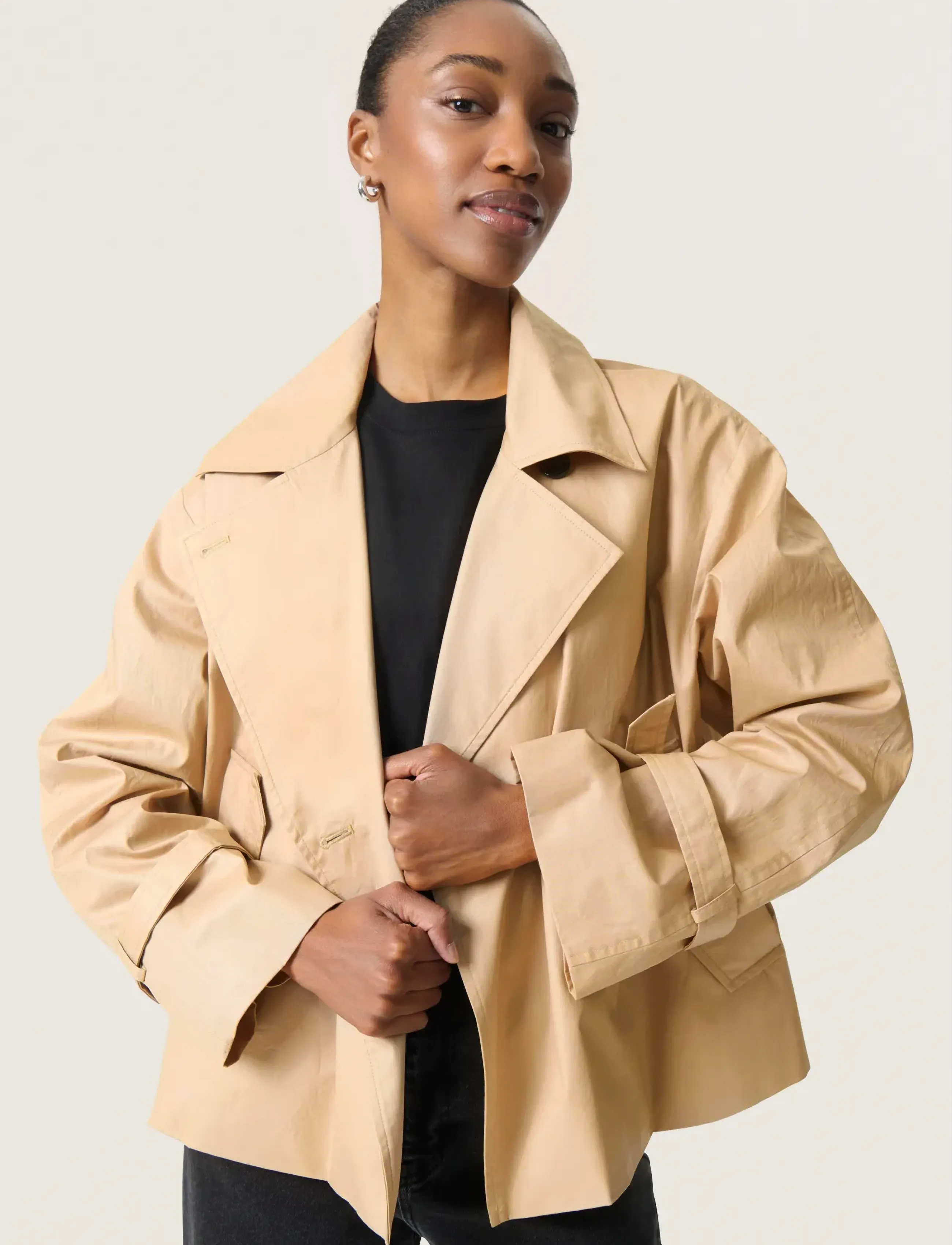Soaked in Luxury SLFavne Short Trench Coat - Soaked in Luxury - CURDS & WHEY / beige