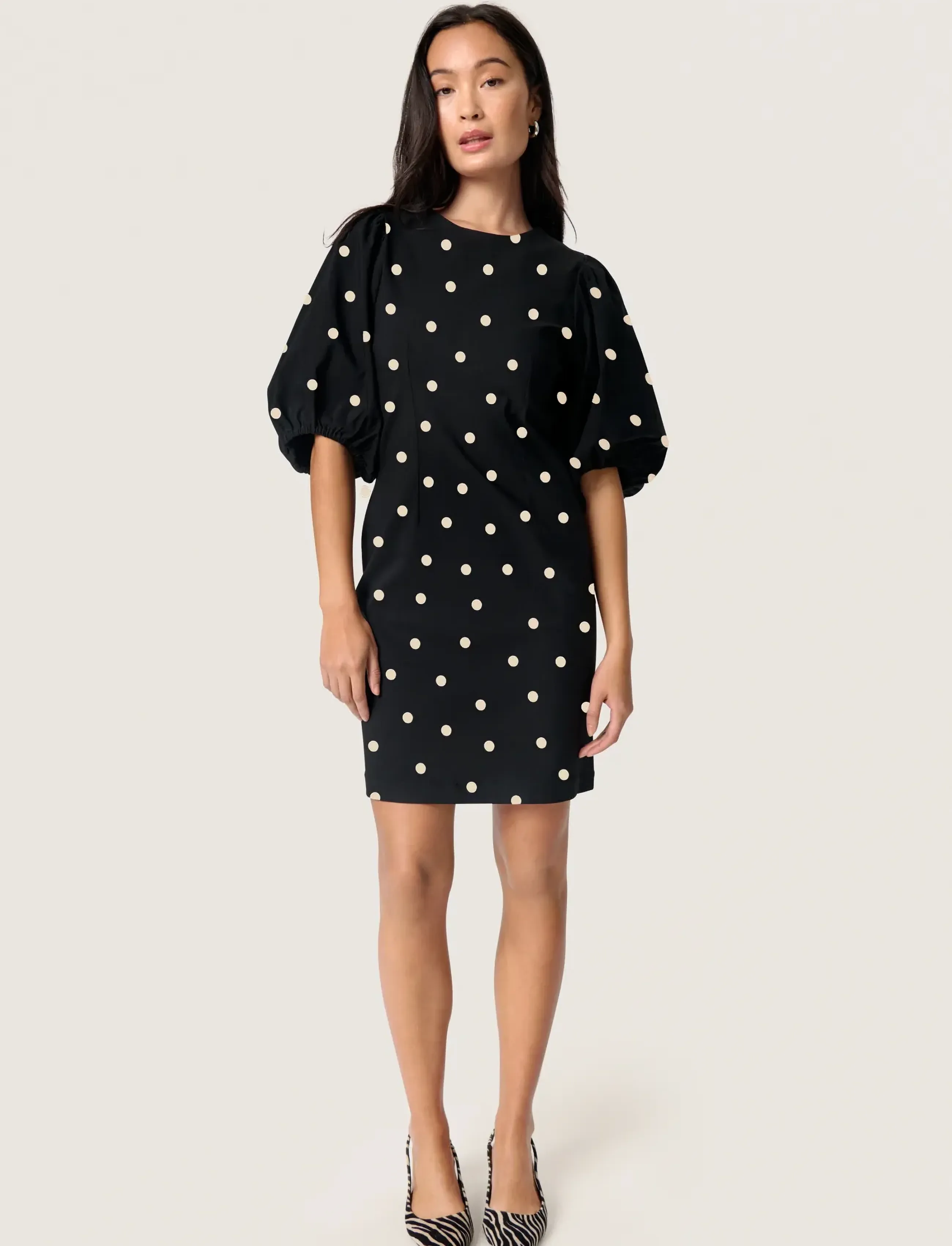 Soaked SLZazu Dolore Printed Dress SS - Tøj - BLACK W WHITE DOT PRINT / black