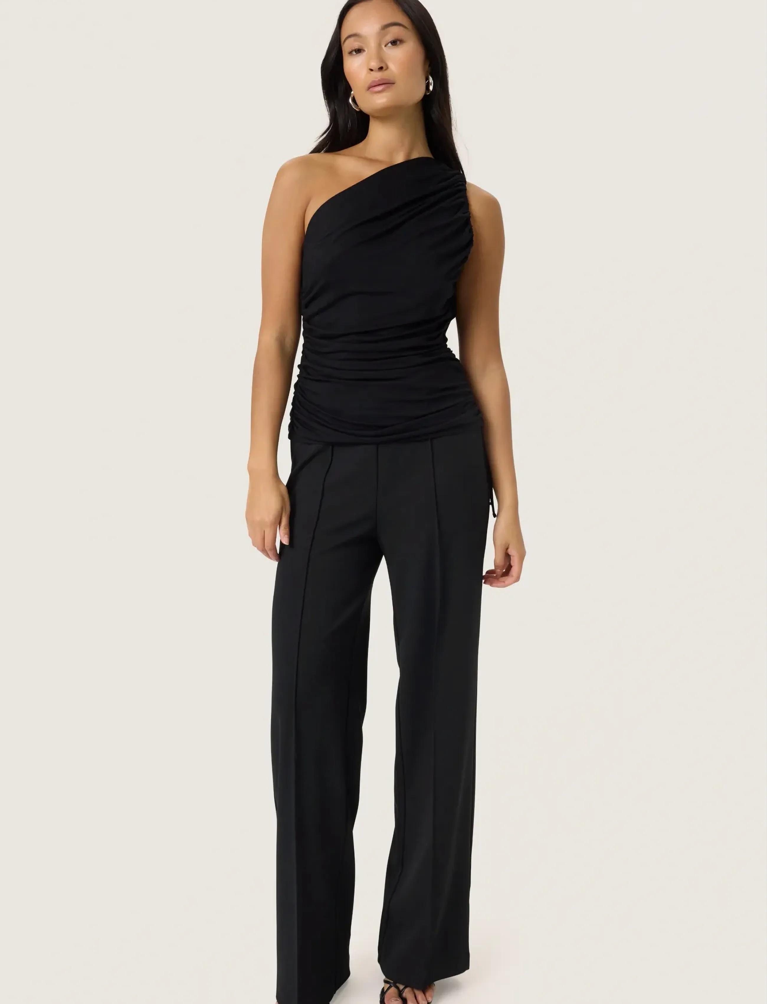 Soaked - SLHanadi One Shoulder Top - tanktops - black - 5