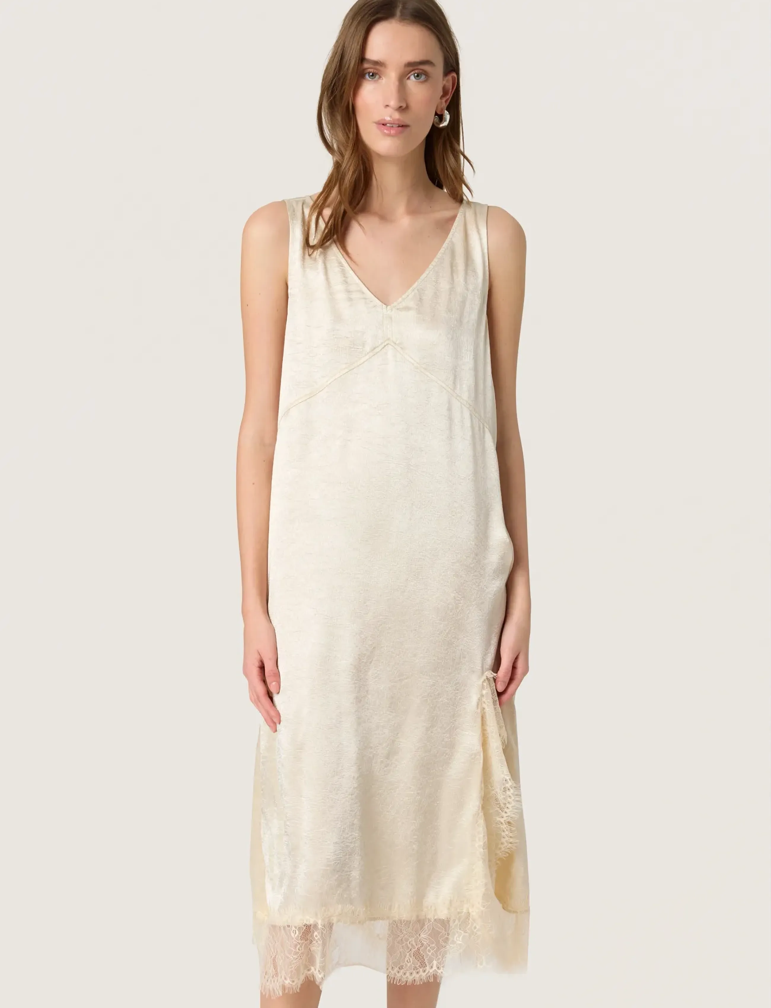Soaked Slyennah Midi Dress, M, Beige, Kjoler > Knælange Og Midi, Dame